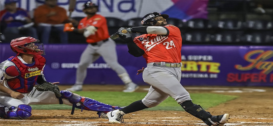 Águilas desatan poder ofensivo y Tigres se afianza en la cima de la LVBP