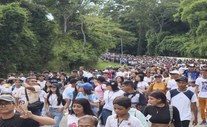 Miles de jóvenes marchan por la fe y la paz en Isnotú en honor a José Gregorio Hernández