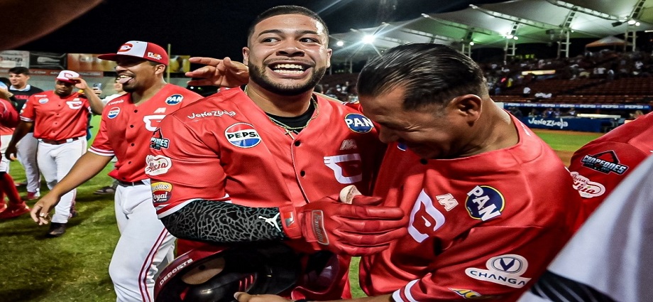 Jonrón histórico deja al Magallanes en el terreno y Tigres sigue imparable