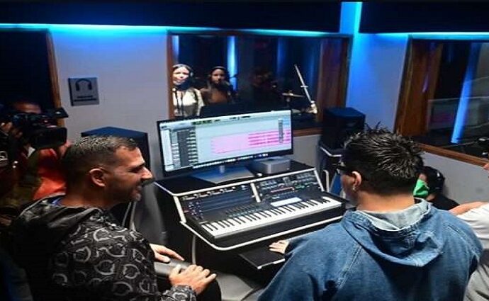 Gobernación de La Guaira inaugura moderno estudio de grabación