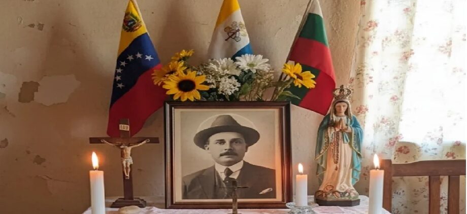 Altares con banderas para celebrar a los nuevos santos venezolanos