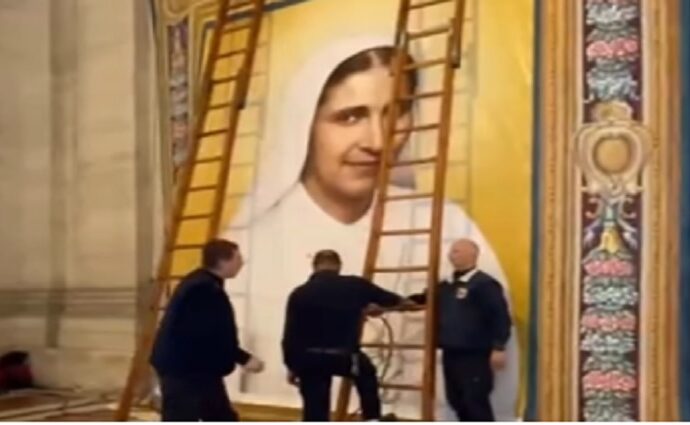 Imagen de la Madre Carmen Rendiles llega al Vaticano para su canonización