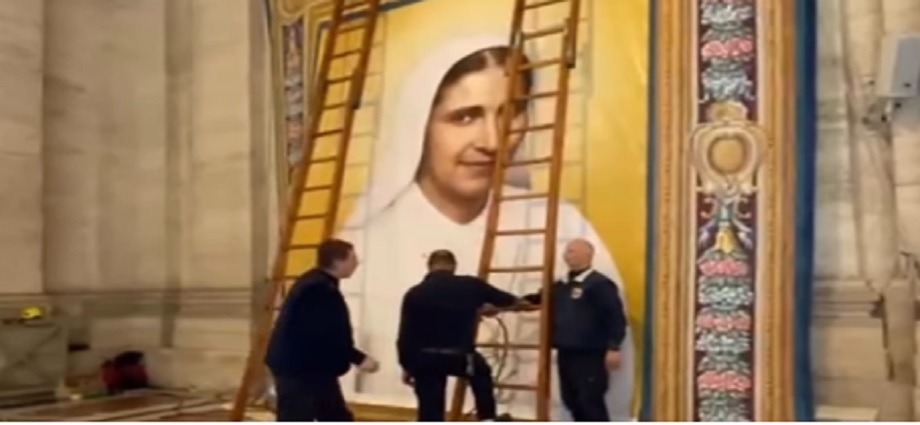 Imagen de la Madre Carmen Rendiles llega al Vaticano para su canonización