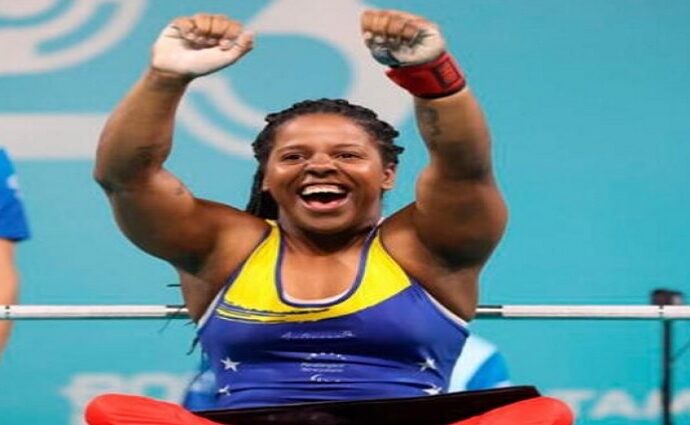 Clara Fuentes se alza con la medalla de oro en el Mundial de Parapowerlifting