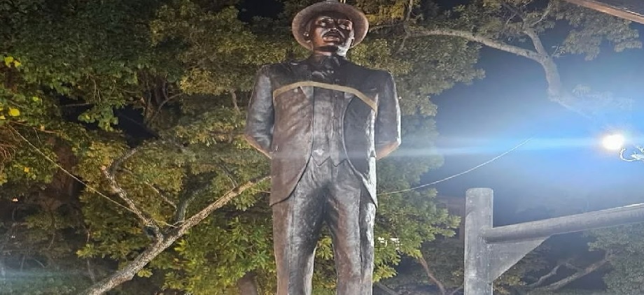 Instalada estatua de José Gregorio Hernández en plaza La Candelaria