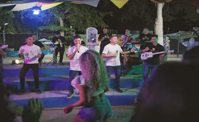 Parranderos de la Paz sorprende con “Baila Conmigo”
