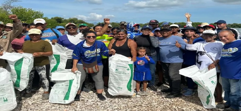 Nueva Esparta limpia su costa con jornada "Pesca tu Plástico" en Tubores