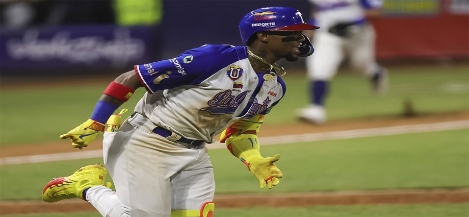 Magallanes extiende racha ganadora; Acuña Jr. impulsa a Tiburones y Leones cae al sótano