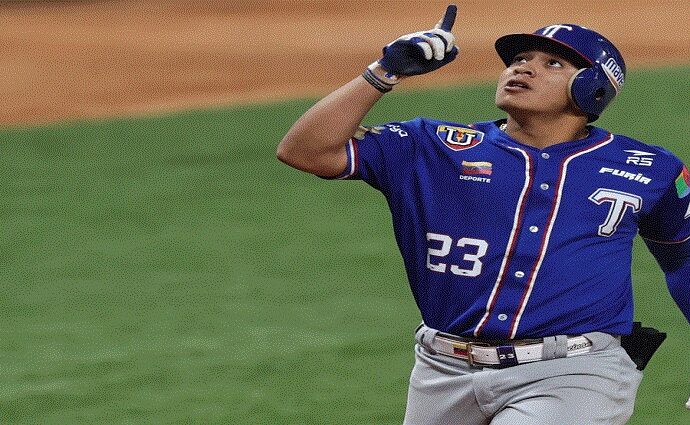 Victorias de Águilas y Tiburones en festival de batazos