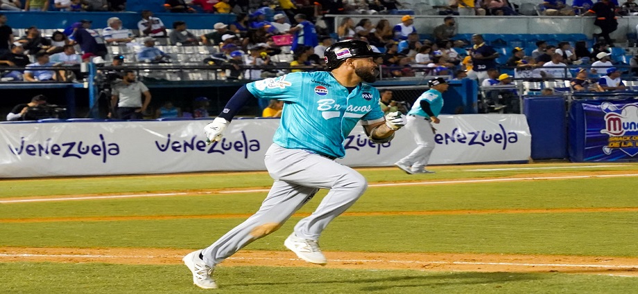 Valera, Areinamo y Arcia encabezan noches de palizas en la LVBP