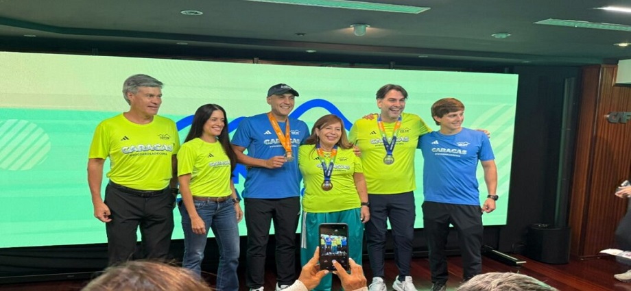 Reveladas las camisetas y medallas de la décima edición del maratón CAF