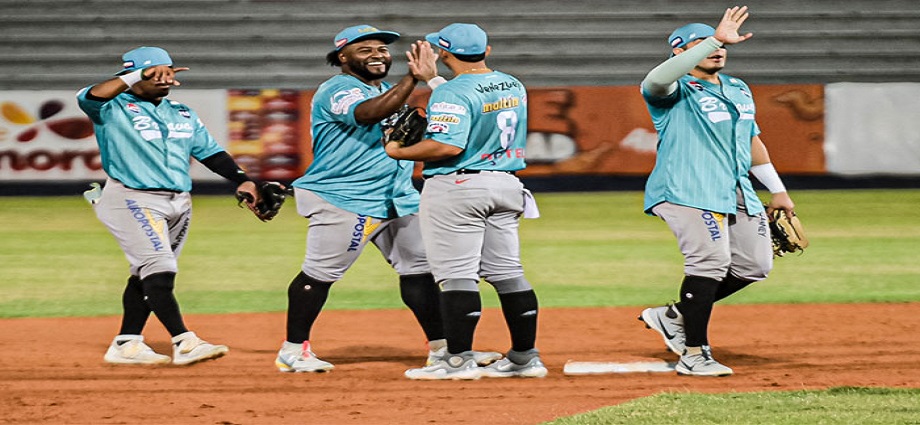 ¡García histórico! Magallanes gana y Caribes remonta