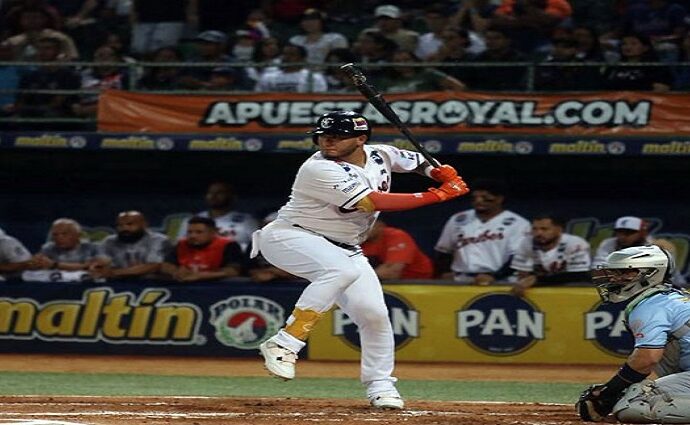 Caribes barre en noche de empates en la cima