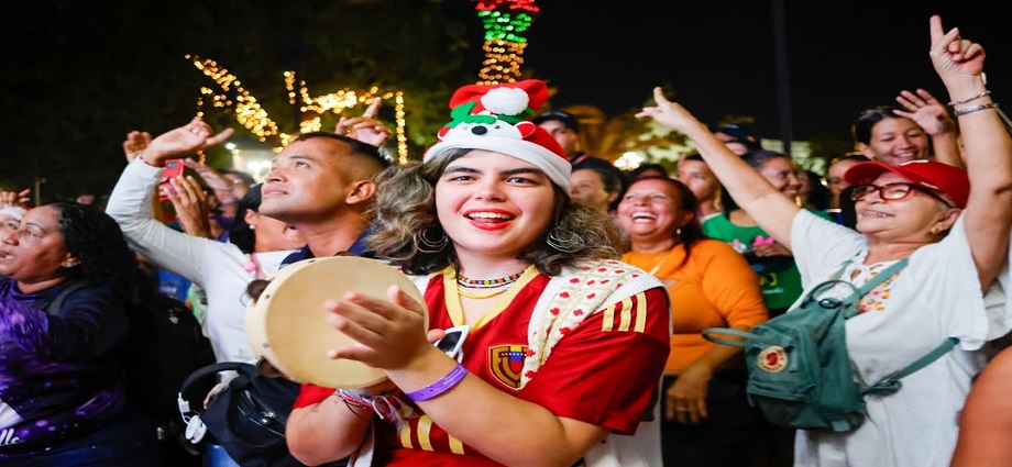 Maneiro se ilumina con el encendido navideño