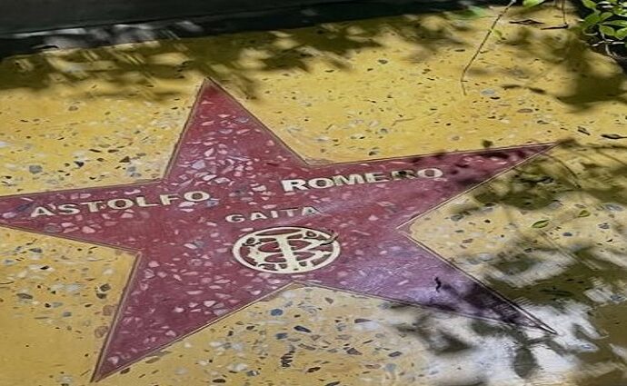 Astolfo Romero inmortalizado en el Paseo de las Estrellas del Teatro Baralt