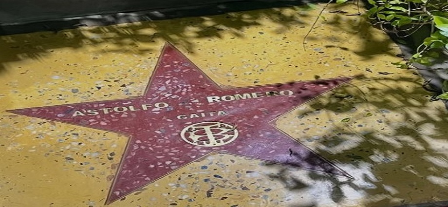 Astolfo Romero inmortalizado en el Paseo de las Estrellas del Teatro Baralt