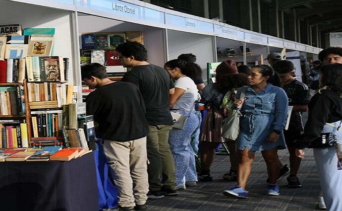 Con éxito culmina la XVI Feria del Libro de Caracas
