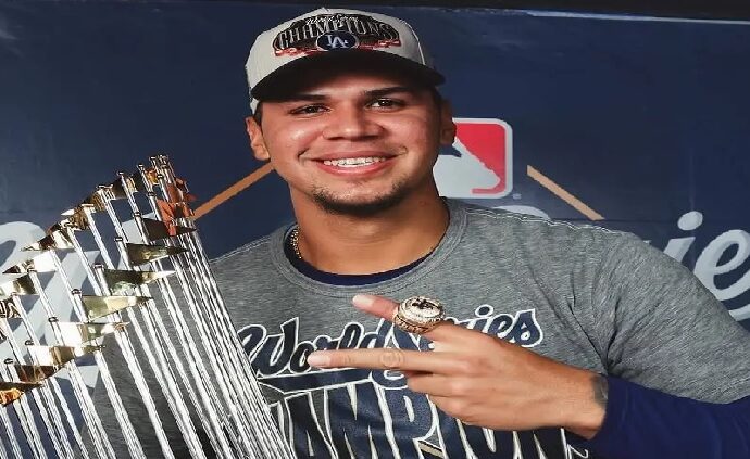 El sucrense Edgardo Henríquez gana su segundo anillo de Serie Mundial