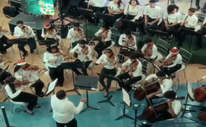 Sinfónica Juvenil de Porlamar se une a celebración navideña en Makro