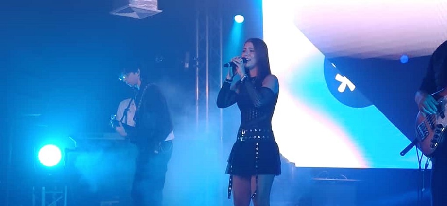 Cori Adrianza estrena "En un 2x3"