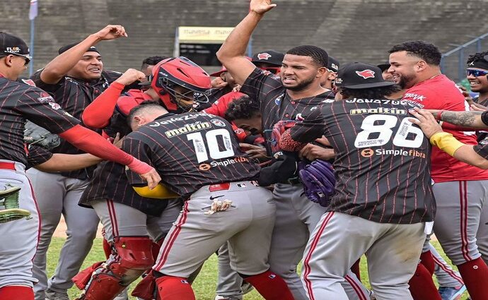 Cardenales de nuevo en postemporada y Leones se resiste