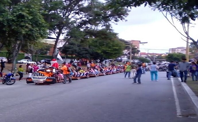 Mérida celebra la Navidad al ritmo de sus tradicionales carruchas