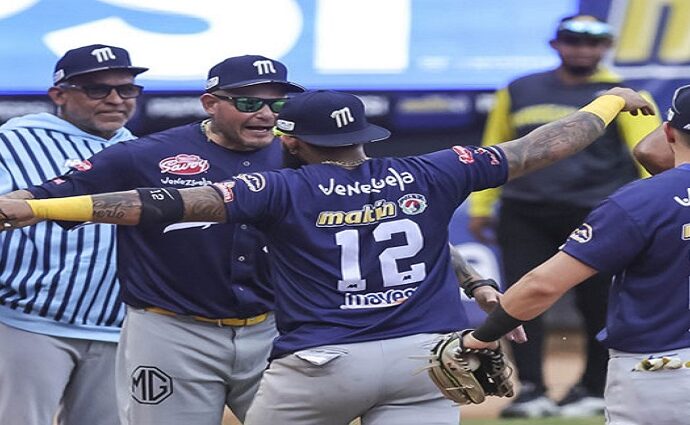 Magallanes cierra semana perfecta y Leones toca fondo tras paliza de Bravos