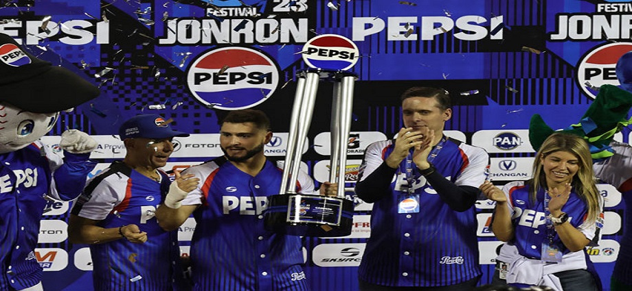 Wilyer Abreu nuevo rey del jonrón