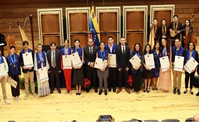 El Conservatorio Simón Bolívar gradúa a la promoción “Antonio José de Sucre”