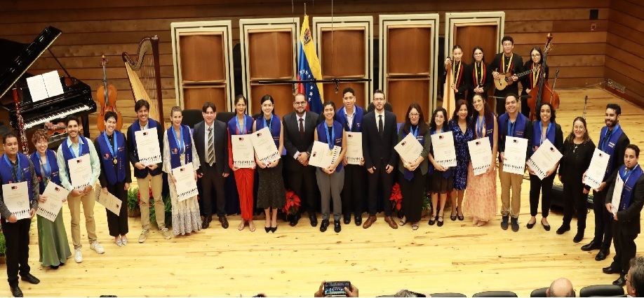 El Conservatorio Simón Bolívar gradúa a la promoción “Antonio José de Sucre”