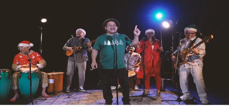 Emilio Lovera le canta a la Navidad