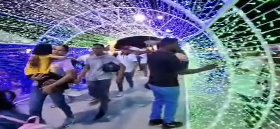 Dimensión Latina encendió la Navidad en Porlamar