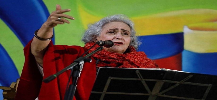 Lilia Vera lleva la alegría navideña a Lomas de Urdaneta