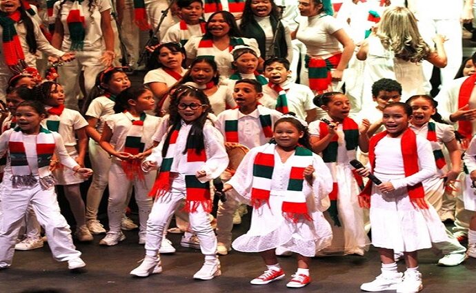 El Movimiento César Rengifo inauguró la Navidad con un Gran Parrandón