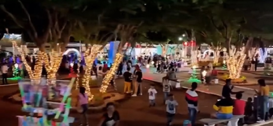 La Navidad llega a la plaza Santiago Mariño de El Valle