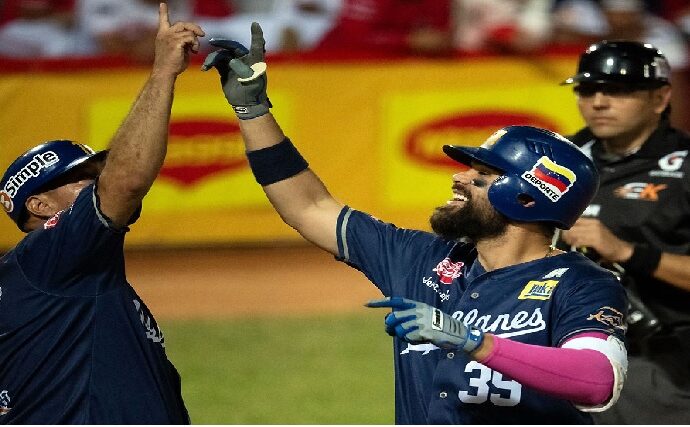 Renato Núñez guía a Navegantes y Águilas dan un mazazo a Leones
