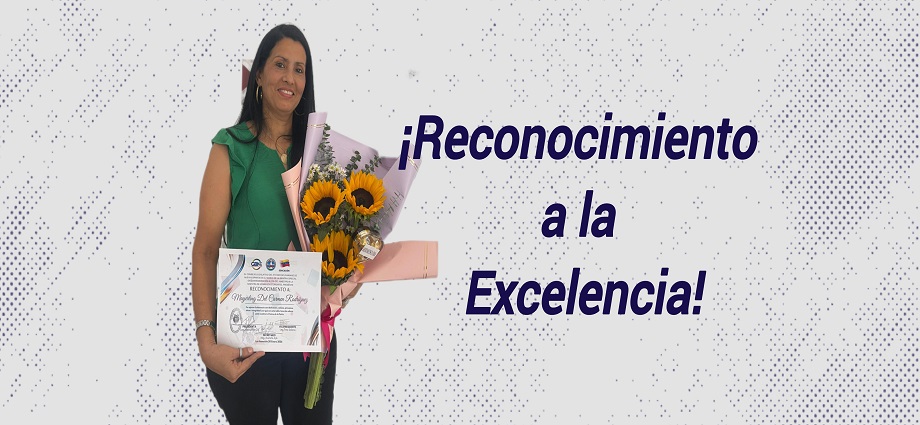 Profesora de la UEJE es condecorada como "Docente del Año"