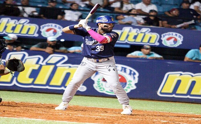 Renato Núñez hace historia con dos Grand Slams y el Magallanes se enciende