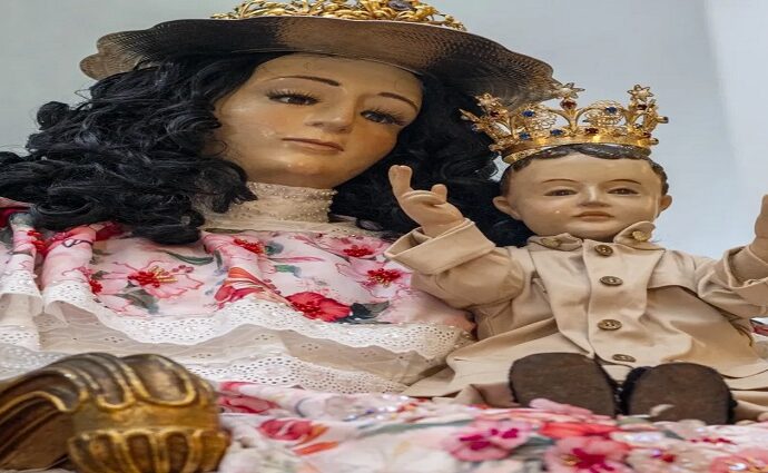 La Pastora baja a su pueblo