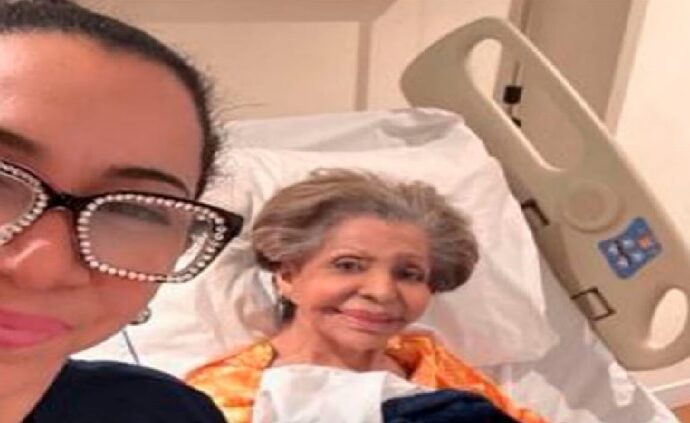 Estelita del Llano supera con éxito su intervención quirúrgica