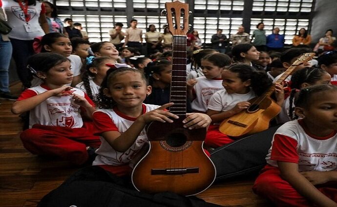 Movimiento "Cambur Pintón" llega a las escuelas