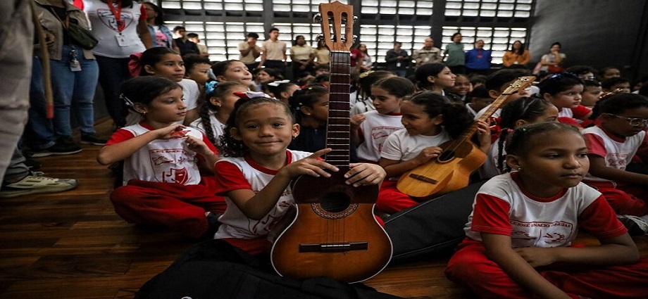 Movimiento "Cambur Pintón" llega a las escuelas
