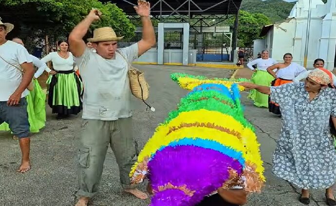 Jennifer Moya rinde homenaje a San Sebastián con "La Torcuchita"