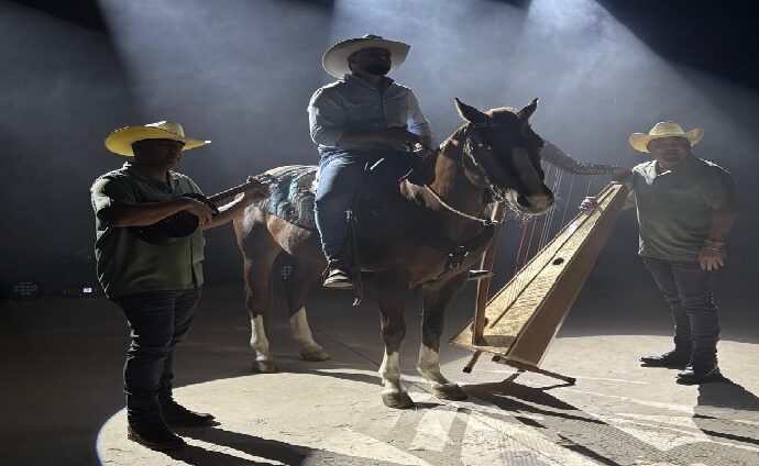Miguelito Díaz revoluciona el folklore con “La Luna y Ella”