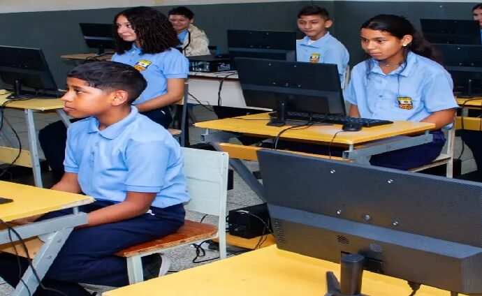 Innovación tecnológica llega al Liceo José Augusto D’Leon