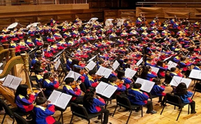 Joshua Dos Santos y la Orquesta de Cámara inician festejos por los 51 años de El Sistema