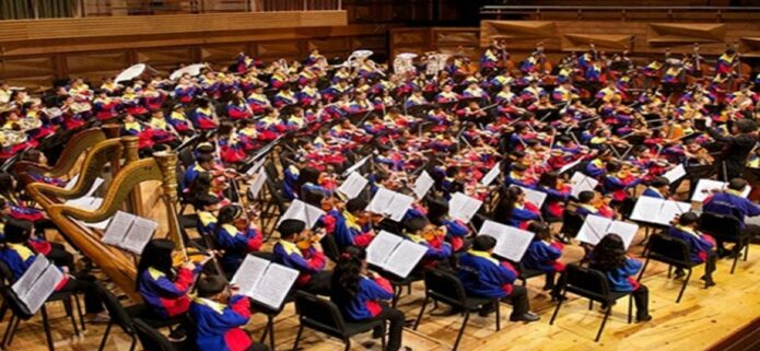 Joshua Dos Santos y la Orquesta de Cámara inician festejos por los 51 años de El Sistema
