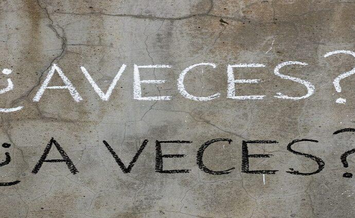 La alcancía de las palabras y sus coroticos: ¿Aveces o a veces?