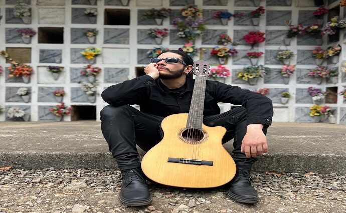 Caballero Carli exorciza el duelo con "Vida Gris"