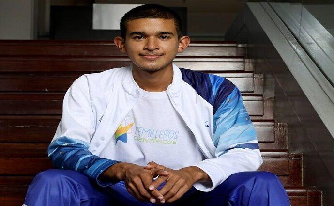 César Leal conquista medalla de plata en olimpiada matemática internacional